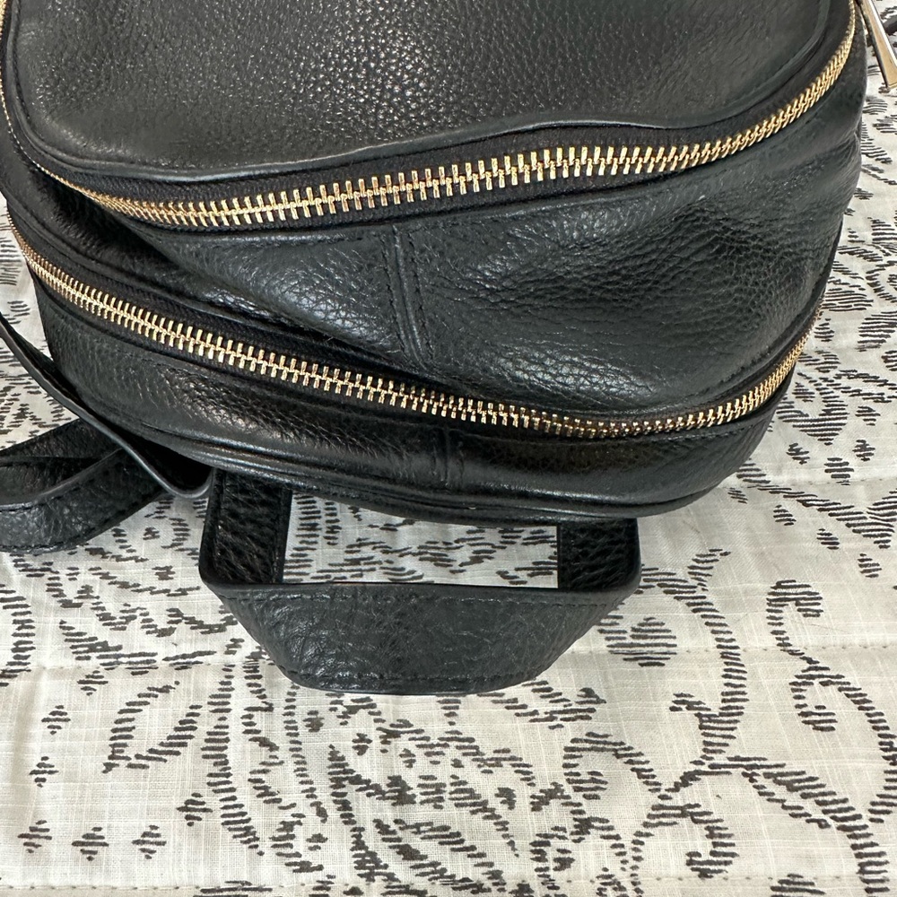 Michael Kors Black Leather Backpack with Gold Accents never used - Picture 3 of 4